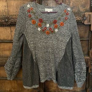 ❤️Vici Gray Embroidered Floral Sweater😍